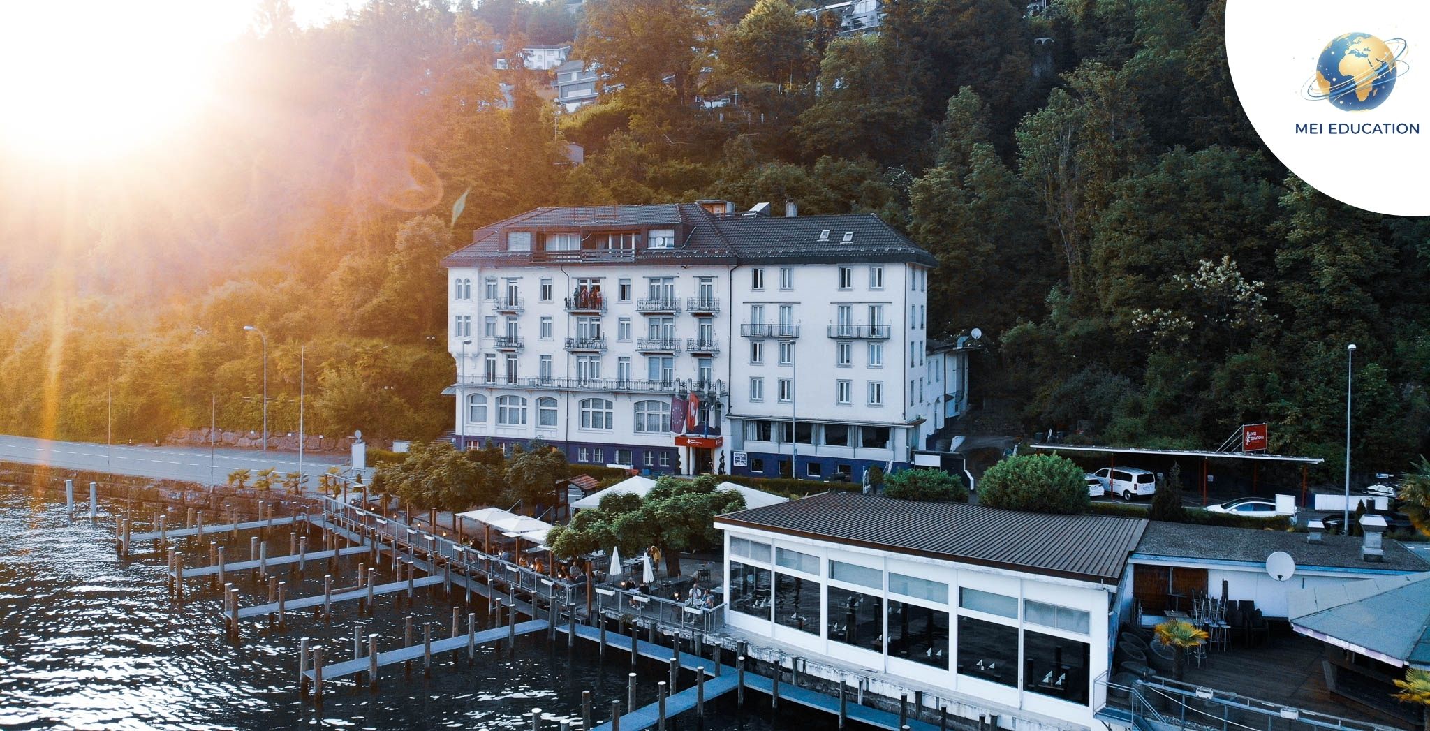 Toàn cảnh khuôn viên trường Swiss Educational College nằm sát bên bờ hồ Lucerne tại Weggis, Thụy Sĩ - MEI Education.