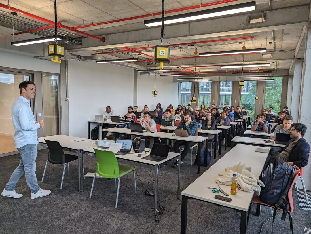 Gisma classroom, Gisma students